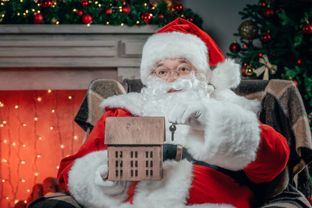 santa with house model and key - Photo, Image