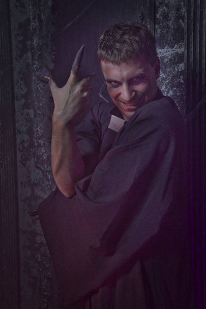 oscuro malvado mágico enojado sacerdote
 - Foto, Imagen