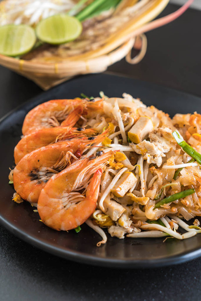 Thai Fried Noodles "Pad Thai" with shrimps  - Фото, изображение