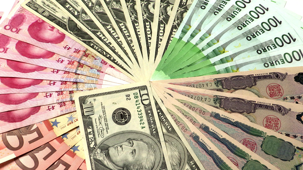 сбор бумажных денег в виде круга на светлом фоне, концепция экономики
  - Кадры, видео