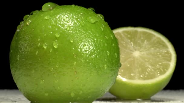 Limes fraîches en gros plan
 - Séquence, vidéo