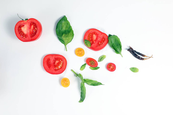 Tomaatti ja basilika
  - Valokuva, kuva