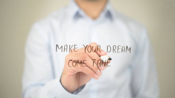 Make Your Dream Come True, człowiek pisania na przeźroczysty ekran - Zdjęcie, obraz