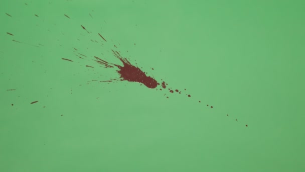 Salpicadura de tinta roja sobre fondo de pantalla verde
 - Imágenes, Vídeo