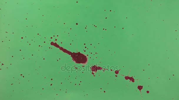 Salpicadura de tinta roja sobre fondo de pantalla verde
 - Imágenes, Vídeo