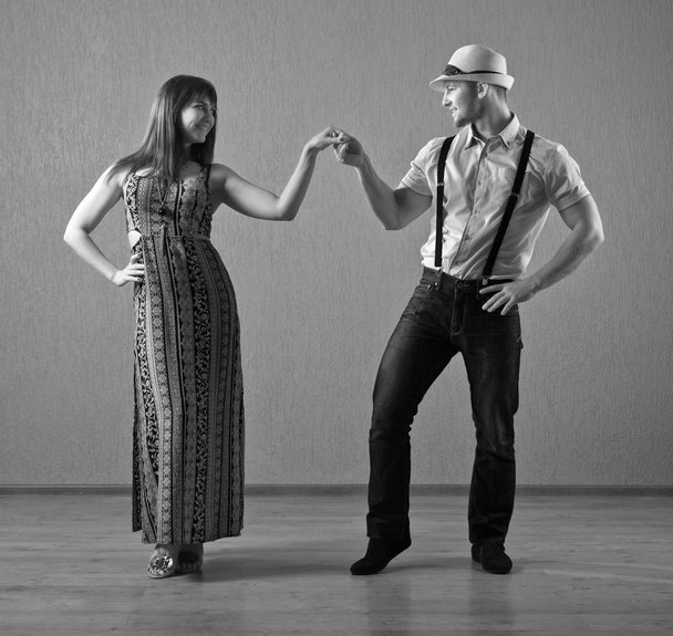 Bailando pareja joven
 - Foto, Imagen