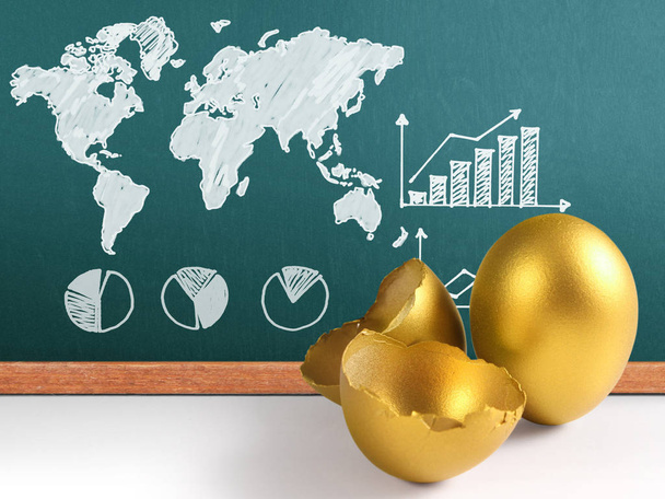 Altın Paskalya yumurtası  - Fotoğraf, Görsel
