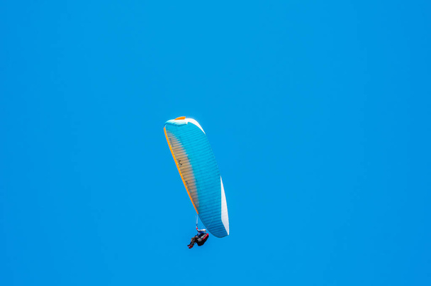 Paraglider flying in the sky, free time spent actively, wonderfu - Fotó, kép