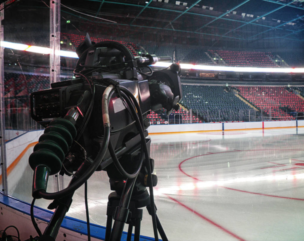 Cámara de TV para hockey
 - Foto, imagen
