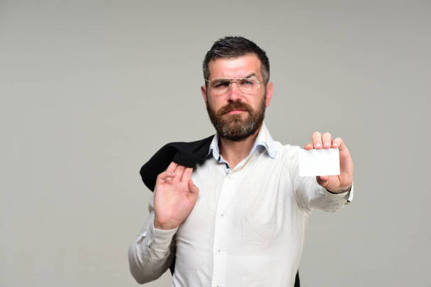 Guy with blank business card, copy space. Man with beard - Foto, immagini