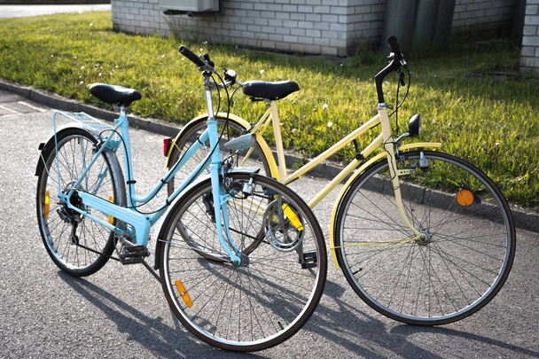 Twee retro fietsen - Foto, afbeelding