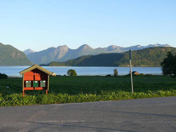 Norwegen, Erdbeerfeld an der Küste - Foto, Bild