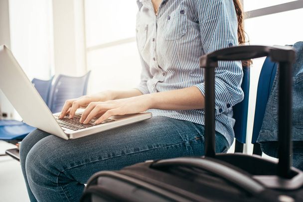 Young woman using a laptop - Foto, Imagem