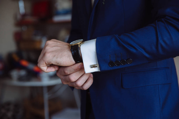 Businessman checking time on his wristwatch. mens hand with a watch. - Foto, Imagem