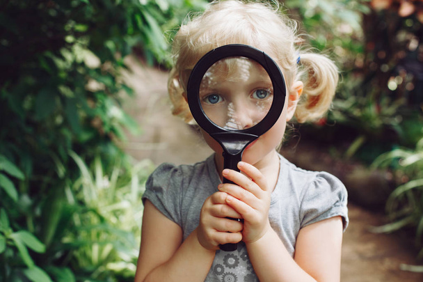 little girl looking through magnifying glass - Photo, Image