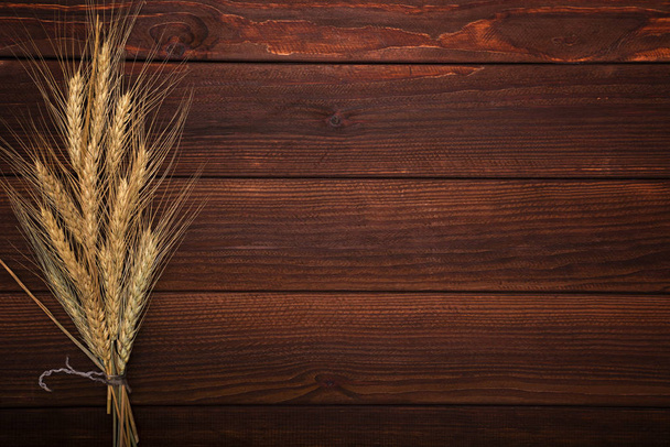 spighe di grano sullo sfondo di legno - Foto, immagini