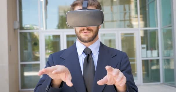 Male business executive virtual reality working with her VR headset - Video, Çekim