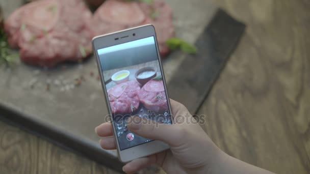 Shooting steaks on a mobile phone - Footage, Video