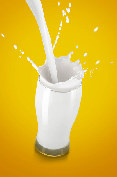 A Milk Splash in A Glass - Valokuva, kuva