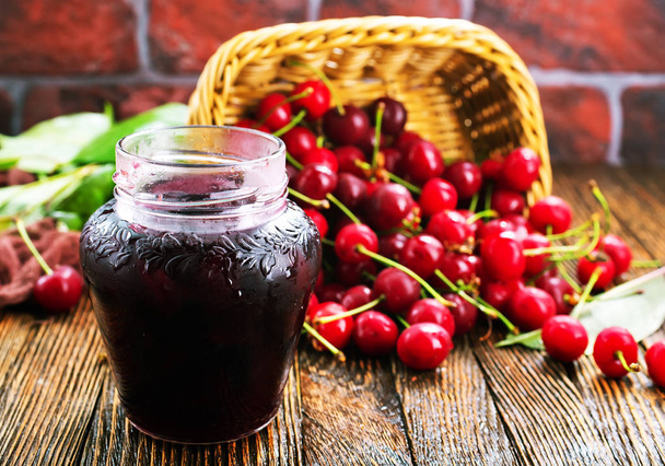cherry jam in glass bank  - Foto, Imagem