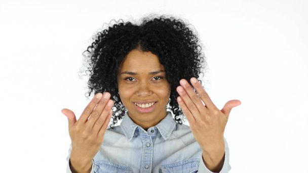 einladende schwarze Frau auf weißem Hintergrund - Foto, Bild