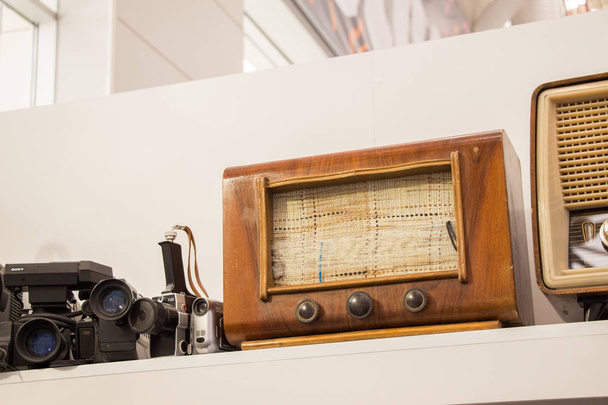 Bild eines alten Radios im Retro-Stil - Foto, Bild