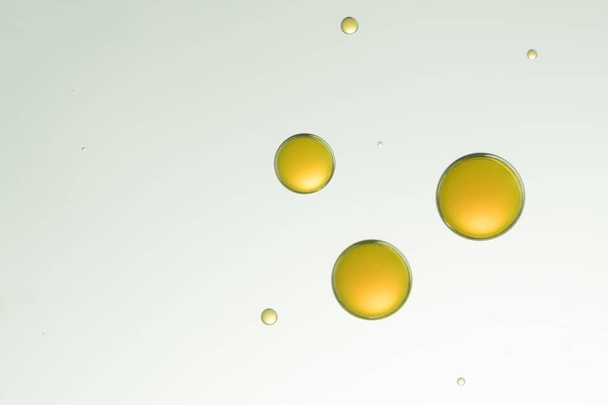Желтые пузыри воздуха
 - Фото, изображение