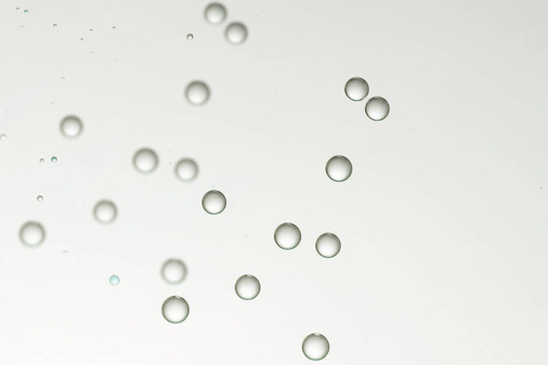 Burbujas de champán sobre gris
 - Foto, imagen