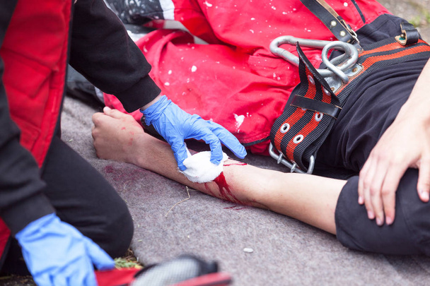 Work accident. First aid training - Valokuva, kuva