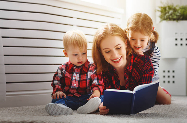 Mother reads book to children - Photo, Image