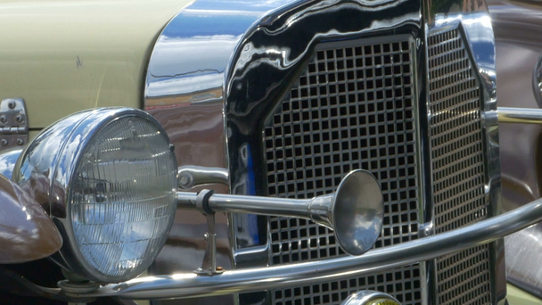 Ajovalot ja sarvi Vintage Car
 - Materiaali, video