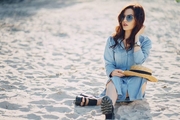 girl on the beach - Foto, afbeelding