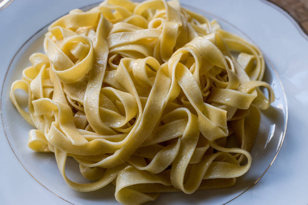 Plain Tagliatelle Pasta in white plate. - Foto, Bild