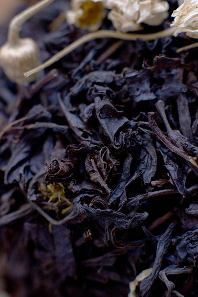 Schwarzer Tee mit Kamille - Foto, Bild