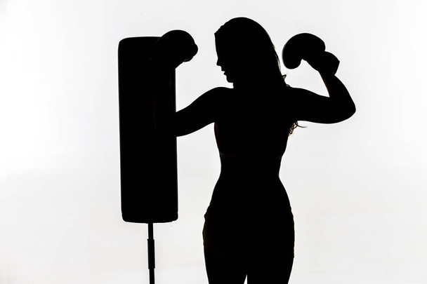 Boxer femminile in palestra
 - Foto, immagini