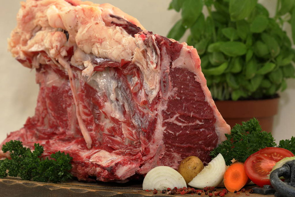 Vers rundvlees en steaks - Foto, afbeelding