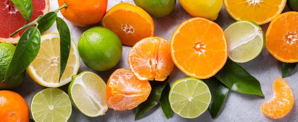 Citrusfélék háttér. Narancs, grapefruit, mandarin, lime, citrom - Fotó, kép