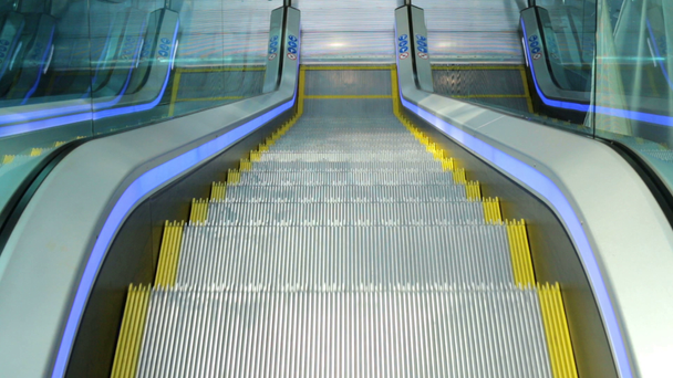 The escalator mechanism movement step climbing - Footage, Video