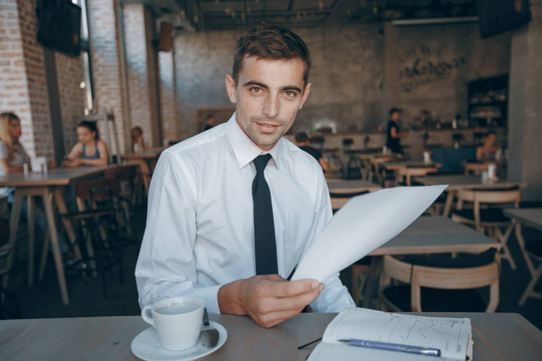 businessman in cafe - Valokuva, kuva