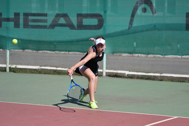 Orenburg, Russia - August 15, 2017 year: girl playing tennis - Zdjęcie, obraz