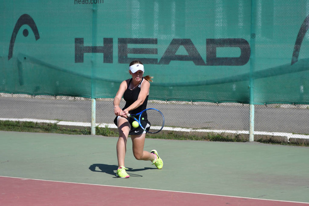 Orenburg, Russia - August 15, 2017 year: girl playing tennis - Fotoğraf, Görsel