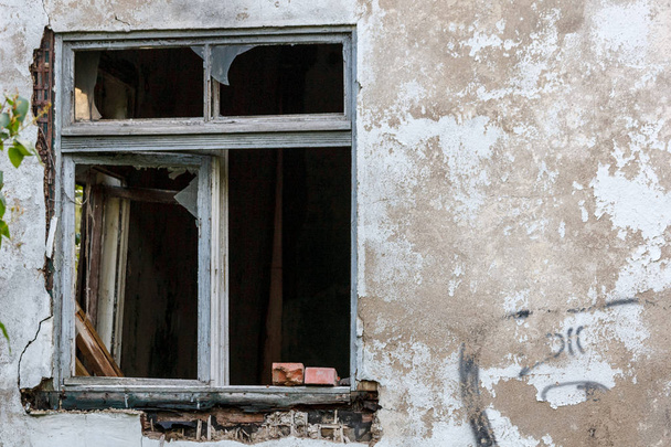 vandalized abandoned stone old house with window - Zdjęcie, obraz