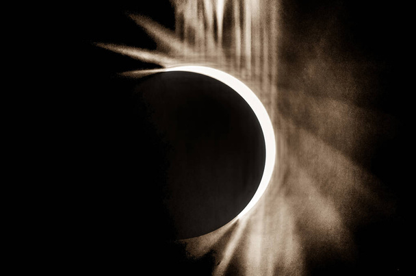 Sonnenfinsternis 2017 am Südhimmel - Foto, Bild