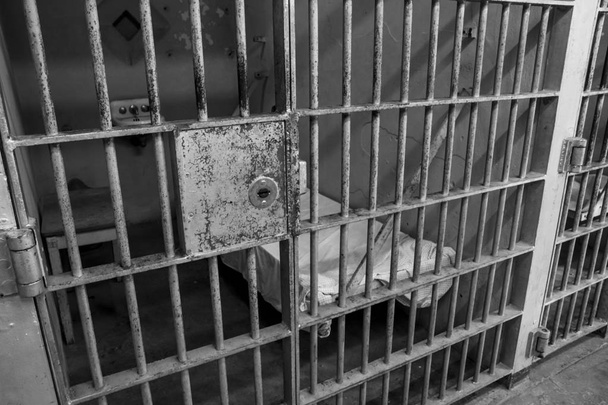 Musta ja valkoinen hiekkainen vankila
 - Valokuva, kuva