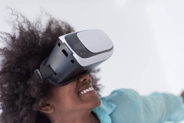 black girl using VR headset glasses of virtual reality - Valokuva, kuva