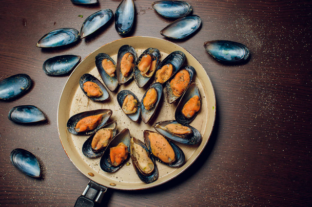 mussels on board black - Fotografie, Obrázek