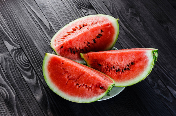 Background of fresh ripe watermelon slices - Foto, afbeelding