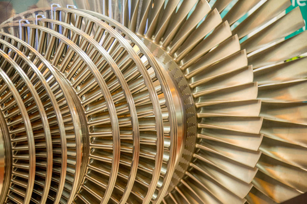zvracet vnitřní ocelové stroj rotoru turbíny - Fotografie, Obrázek