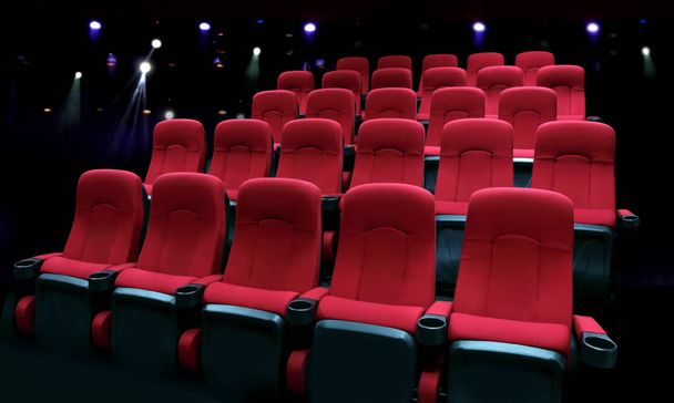 空の劇場の講堂や赤い席の映画館 - 写真・画像
