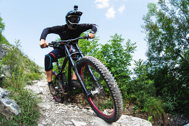 Sport. A cyclist on a bike with a mountain bike in the forest - Фото, зображення